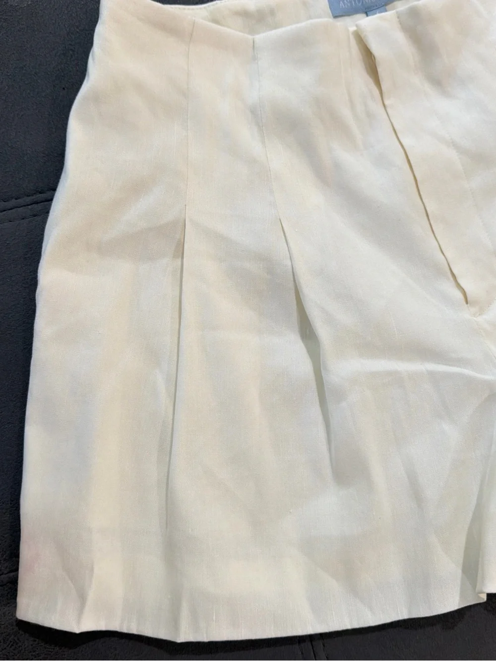 ANTONIO MELANI Cream High-Waist Pleated Shorts